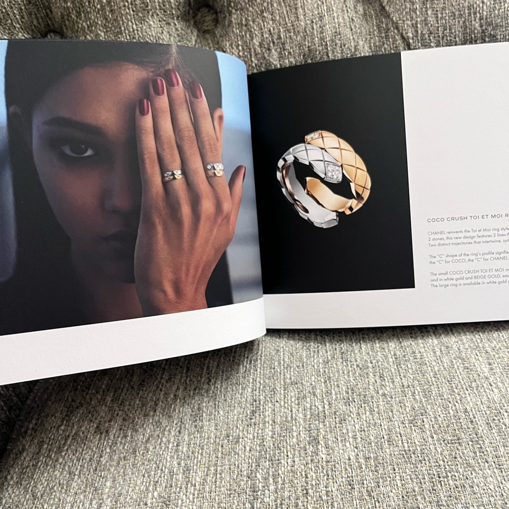 CHANEL Black hardcover coffee table book White soft  book. 10 friendship cards - Picture 10 of 16